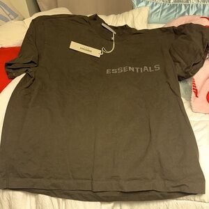 Large Essentials Shirt- color: wood
AUTHENTIC🚨
OBO